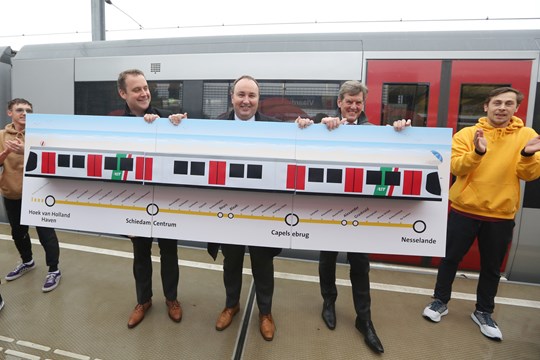 Verlengde metrolijn B naar Hoek van Holland geopend, opstartfase voorbij